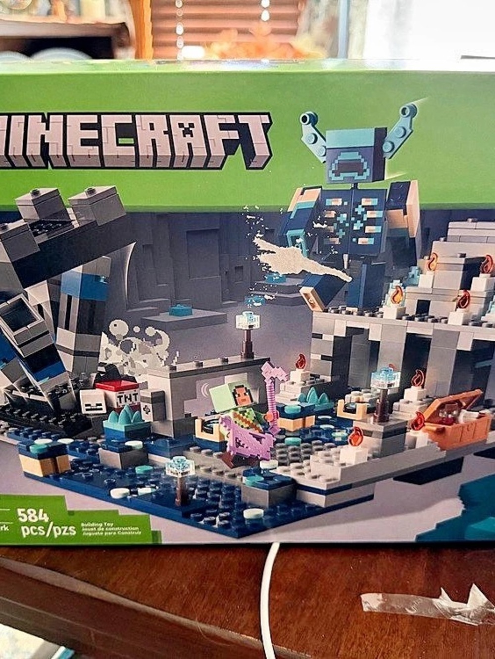 LEGO Minecraft The Crafting Table Minecraft Building Set 21244 NWT